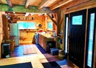 10 Acre Woodland Retreat Kitchen