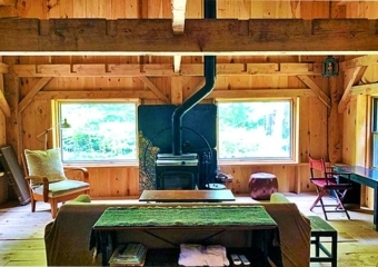 10 Acre Woodland Retreat Living Room
