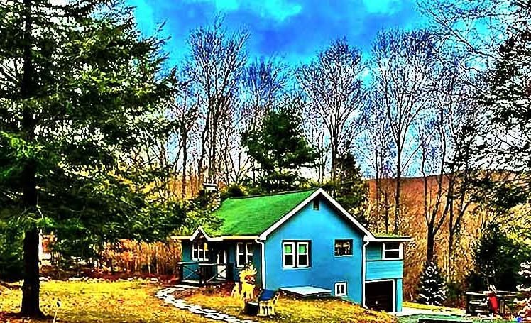 1940s Devil’s Hole Cabin Exterior