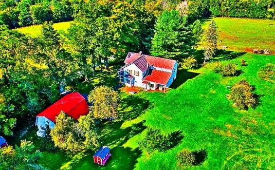 48 Jericho Road Farmhouse Aerial View