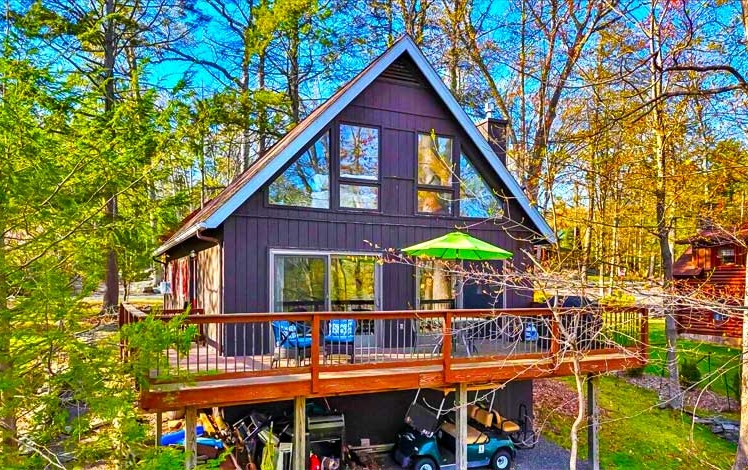 590 Evergreen Drive in Lakeville Exterior
