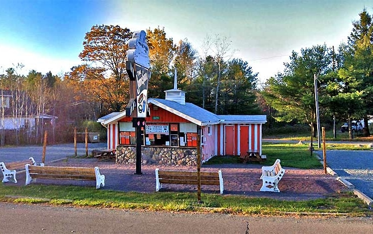 the 940 junction building and ice cream cone sign