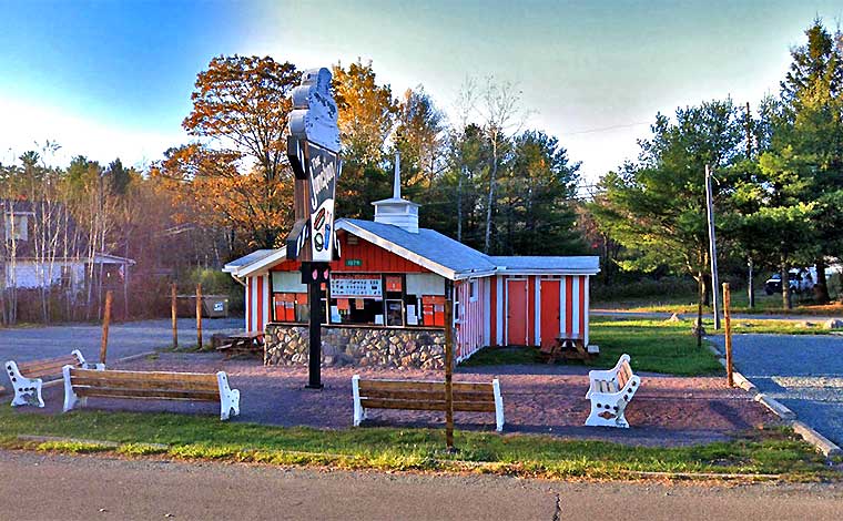 the 940 junction building and ice cream cone sign