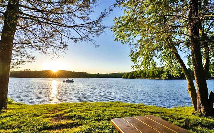 A Dreamer's Cabin Lake