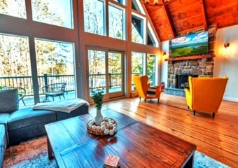 All-Seasons Lakefront Living Room