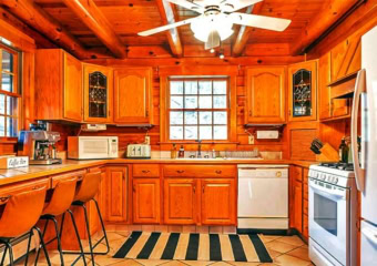 Alpine Echo Retreat Kitchen