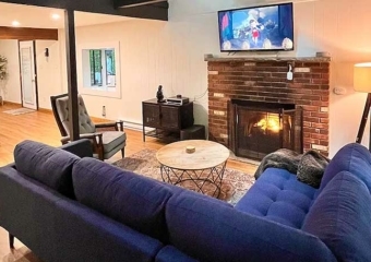 Arrowhead Lake Cabin living room