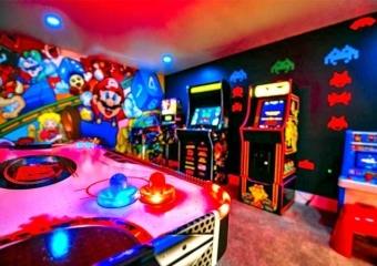 Atomic Home with Private Pool Game Room