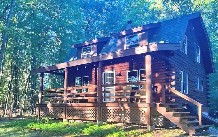 Authentic Lakefront Log Cabin exterior