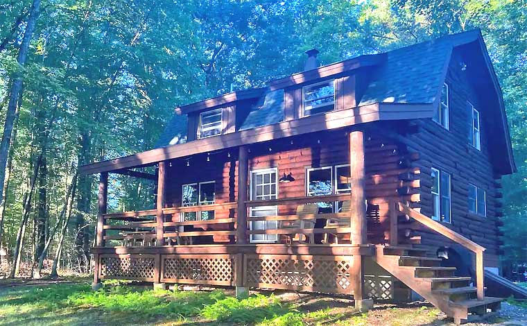 Authentic Lakefront Log Cabin exterior