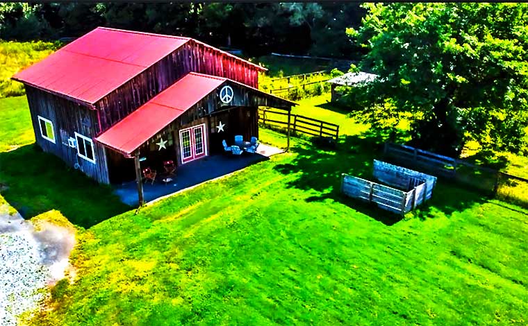 Barn in Bethel Exterior