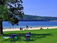 Beach-at-Beltsville-State-Park-with-bathers
