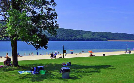Beach-at-Beltsville-State-Park-with-bathers