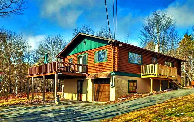 Bears Den Poconos Exterior