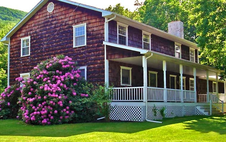 Antique Colonial near Camelback exterior