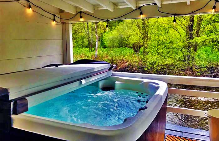 Beaver Cottage Hot Tub