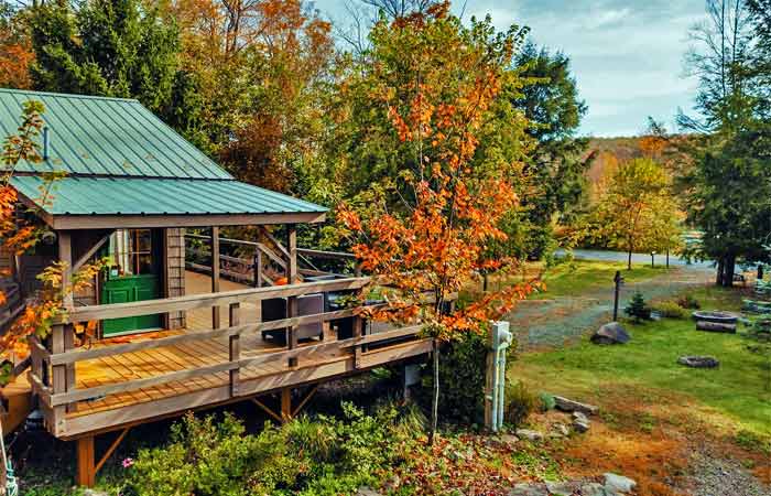 Beaver Lake Deck and Yard