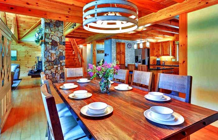 Beaver Mountain Log Home Dining Room