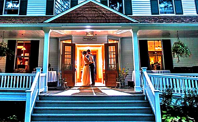 Beaverkill Valley Inn Weddings Exterior with Couple