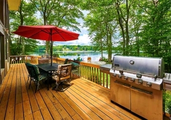 Big Bass Lake Front Retreat deck and grill
