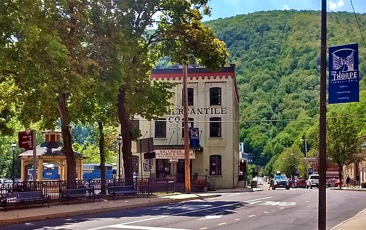 big creek vineyard shoppe exterior of building in the trees