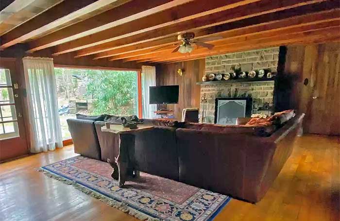 Blakeslee Hunting Lodge/Log Cabin living room
