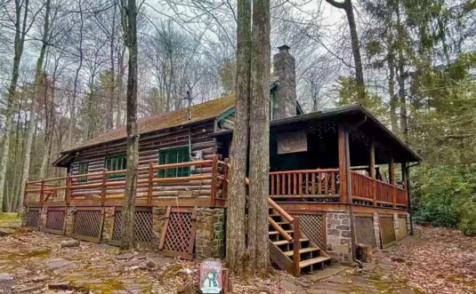 Blakeslee Hunting Lodge/Log Cabin exterior