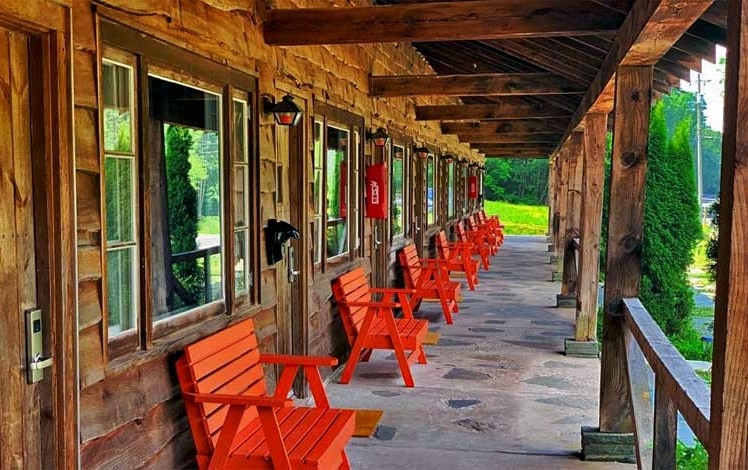 blue fox motel exterior and front porch