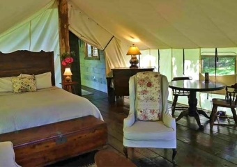Blue Hills Farm Glamping bedroom