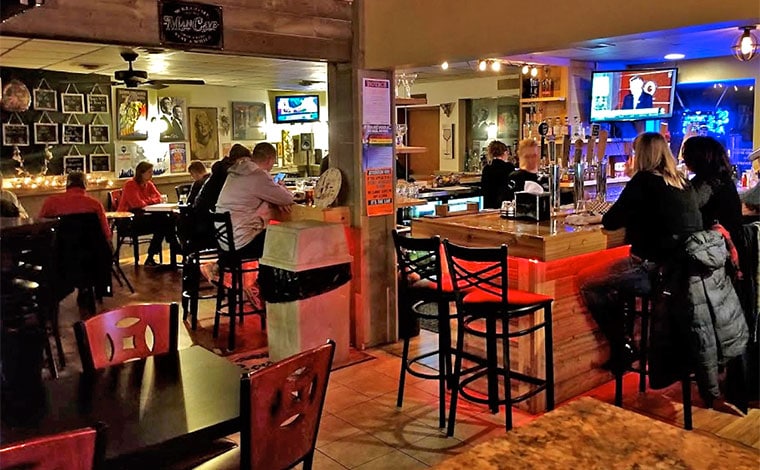 Bovino's Pizzeria & Brewery bar with tv