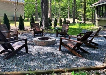 Cabin Mona Lisa Fire Pit and Chairs