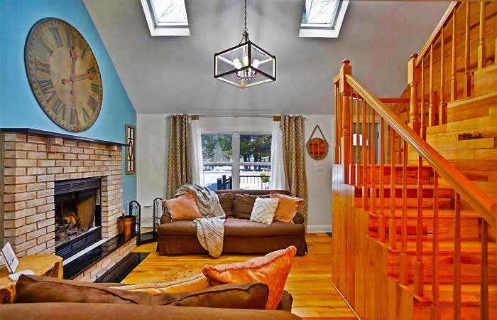 Charming Pocono Lake Retreat Living Room