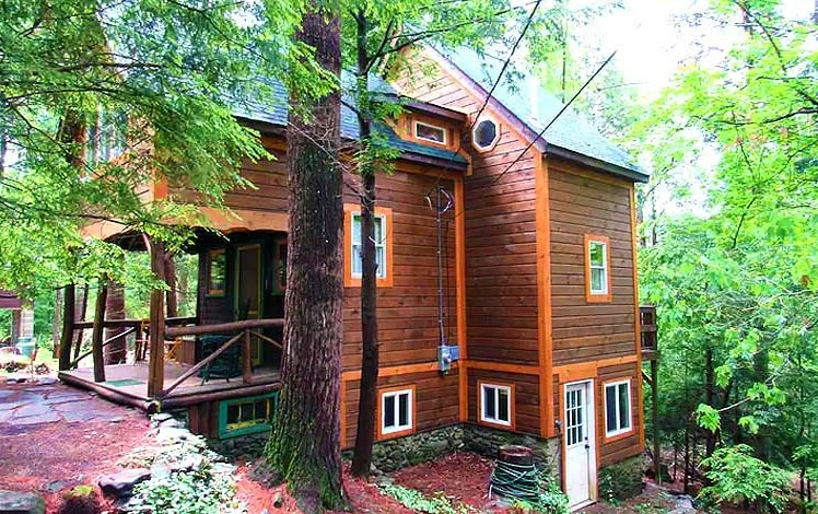 Chestnut Cabin in the Woods exterior