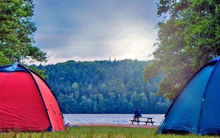 Chestnut Lake Campground tents by the lake
