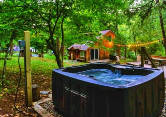 Chic Cabin on Callicoon Creek Hot Tub