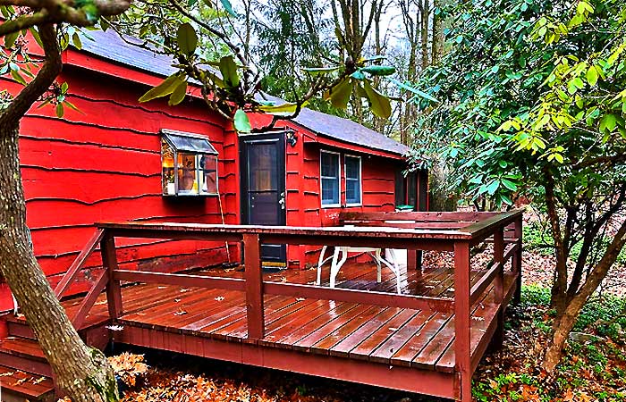 Classic Pocono Mountain Cottage Deck