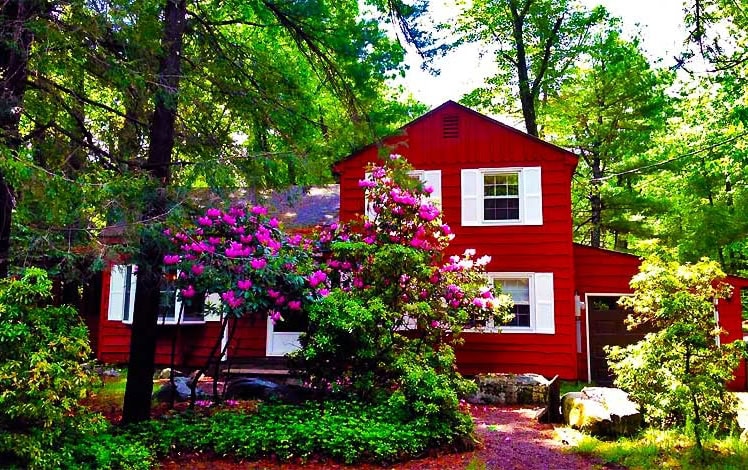 Classic Pocono Mountain Cottage Exterior