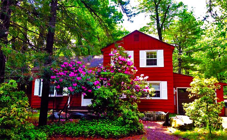 Classic Pocono Mountain Cottage Exterior