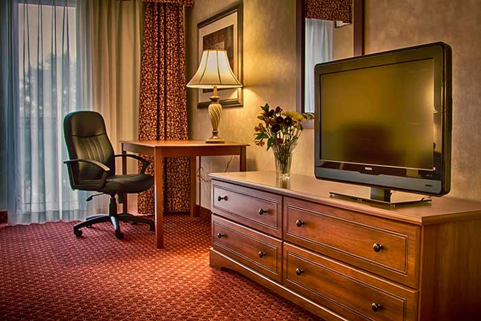 Comfort-Inn-Pocono-Lakes-guest-room-with-tv