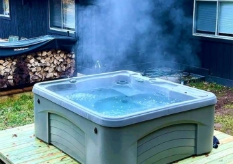 Cooley Mountain House hot tub