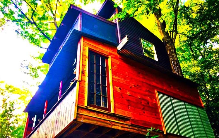 Cottage Cloud Treehouse exterior