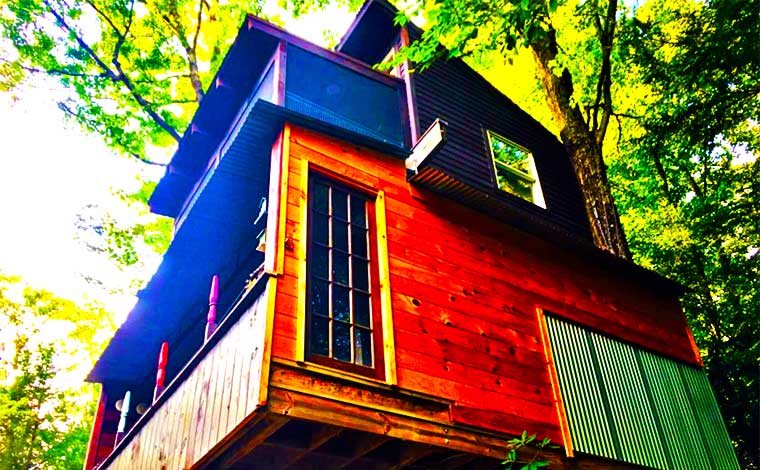 Cottage Cloud Treehouse exterior