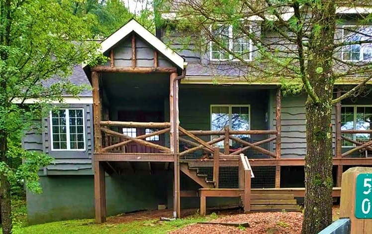 Cozy 3-Bedroom Townhouse Exterior