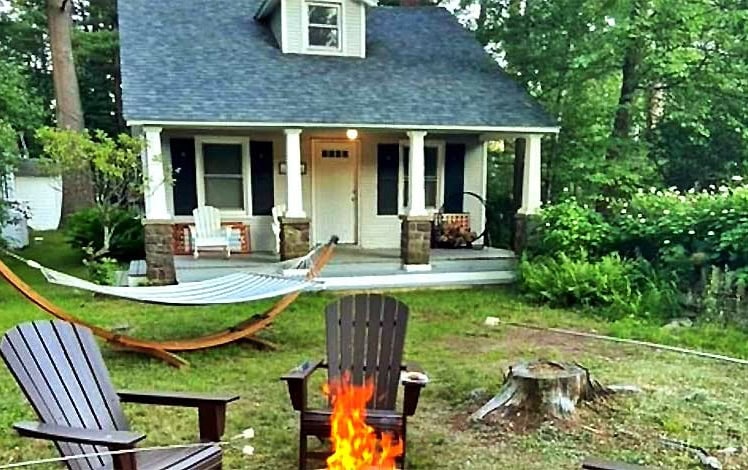 Cozy Cabin in the Pines Exterior