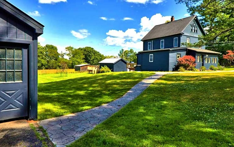 Cozy Catskills Farmhouse Exterior