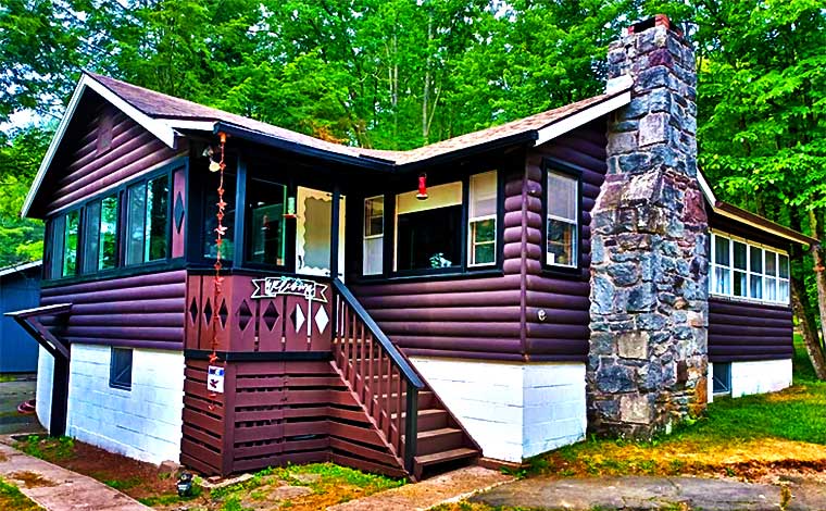 Cozy Cottage in the Woods Exterior