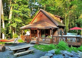 Cozy Creek Cabin Exterior