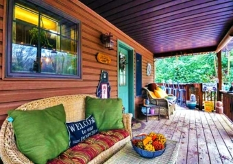 Cozy Creek Cabin Porch