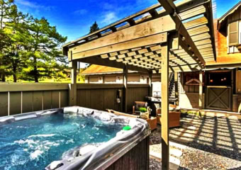 Creekside Luxury Stable Hot Tub