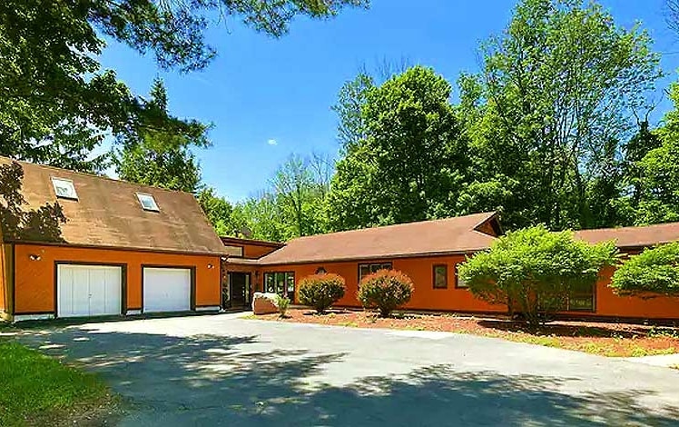 Cresco Pool House exterior